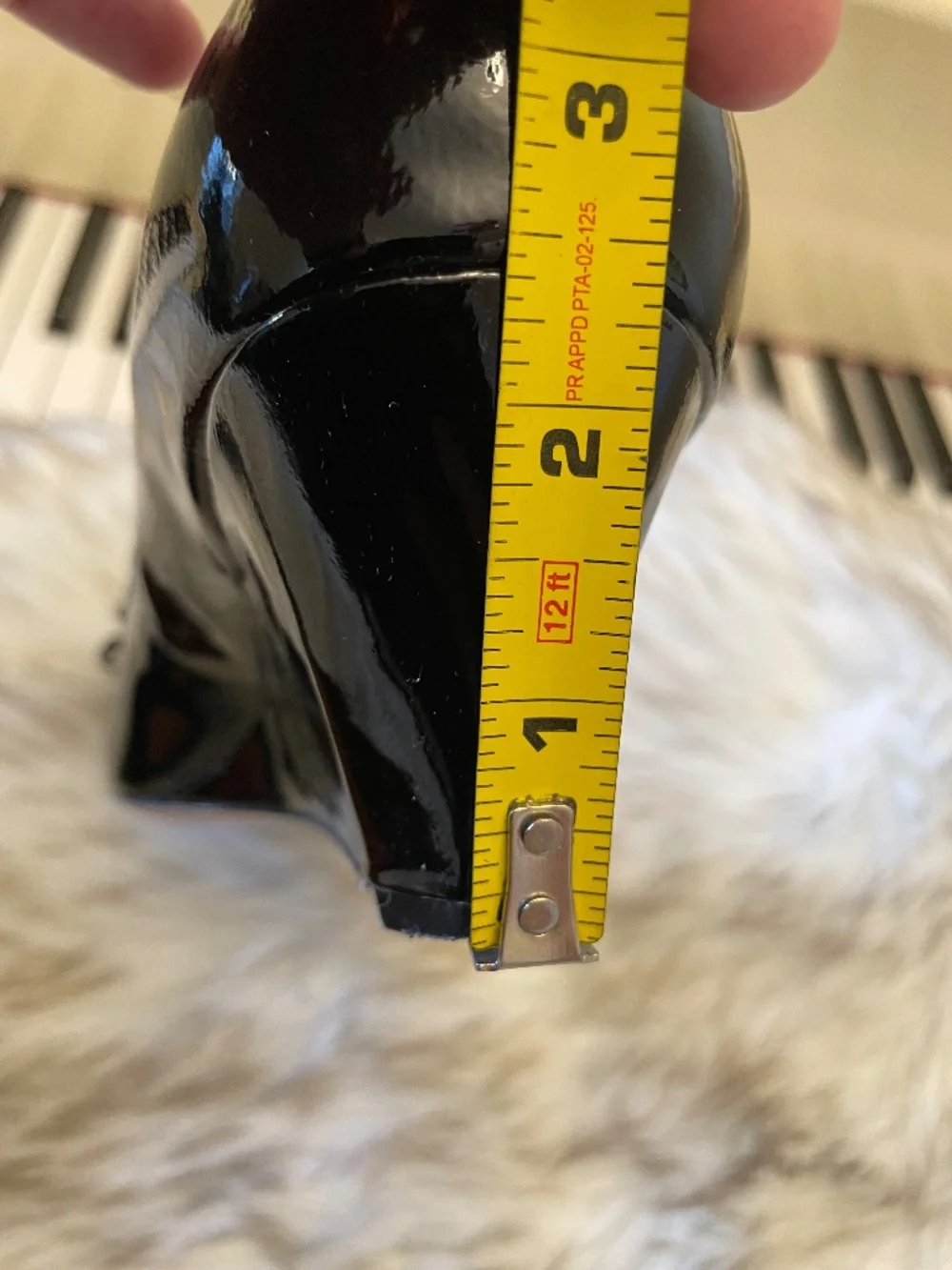 Johnston & Murphy Black Patent Leather Bow Pumps – Size 6M